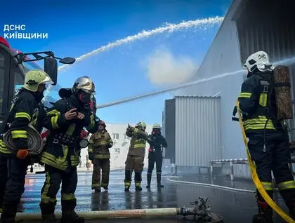 Удар по логістиці під Борисполем: Росія знищила склади Comfy, Будинку іграшок, Roshen та інших