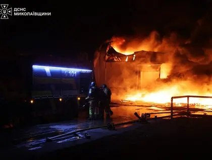 На Миколаївщині росіяни спалили склад підприємства харчової промисловості