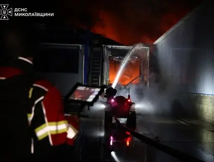 На Миколаївщині росіяни спалили склад підприємства харчової промисловості