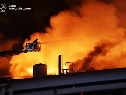 На Миколаївщині росіяни спалили склад підприємства харчової промисловості