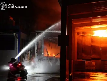 На Миколаївщині росіяни спалили склад підприємства харчової промисловості