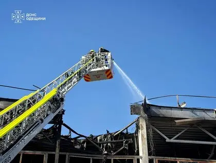 Удар по Одещині: окупанти повторно атакували поштовий термінал, спалахнула пожежа