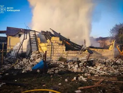 На Київщині пошкоджено склад, адміністративну будівлю та магазин: фото наслідків російської атаки