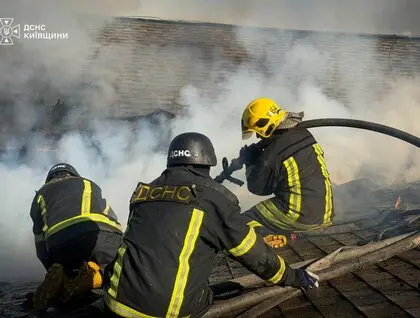 На Київщині пошкоджено склад, адміністративну будівлю та магазин: фото наслідків російської атаки