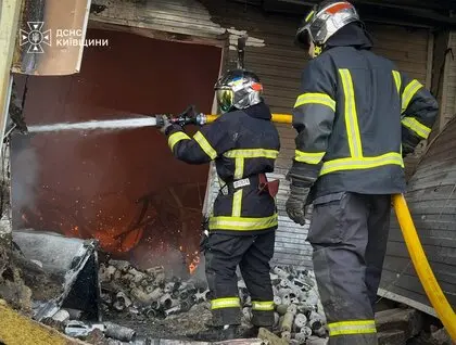 На Київщині горять склади з ліками, росіяни атакували об’єкт ще двічі