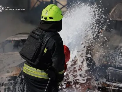 Росія двічі вдарила по харчовому підприємству у Дніпрі, є загиблі та поранені