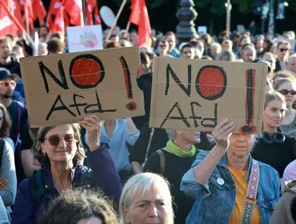 У Німеччині десятки тисяч людей вийшли на протести проти ультраправої АдН