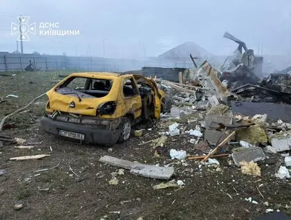 Зранку через дрони РФ на Київщині постраждала родина з трьома дітьми: фото наслідків