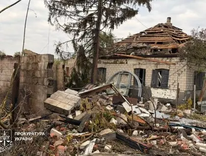 Війська РФ влучили в будинки в одному з міст Харківської області: є загиблі та поранені