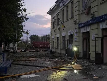 Росіяни вночі вдарили по залізничній станції в Лозовій