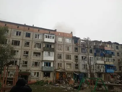 Росія скинула авіабомби на Донецьку область: четверо загиблих, дорослі та діти можуть перебувати під завалами багатоповерхівки