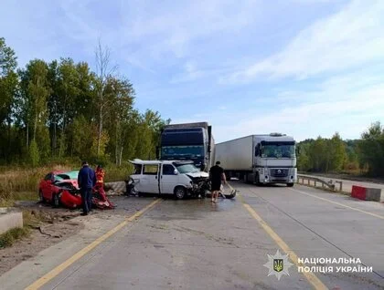 Масштабна ДТП на трасі Київ — Чоп: постраждали шестеро людей, троє з них — діти