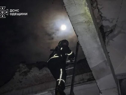 Росіяни влучили в судно, будинки та склад в Одеській області: фото та відео наслідків