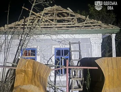 Росіяни влучили в судно, будинки та склад в Одеській області: фото та відео наслідків
