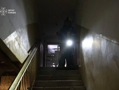 У Києві через ранковий обстріл постраждала людина, а на Київіщині через вечірній — двоє: фото та відео наслідків