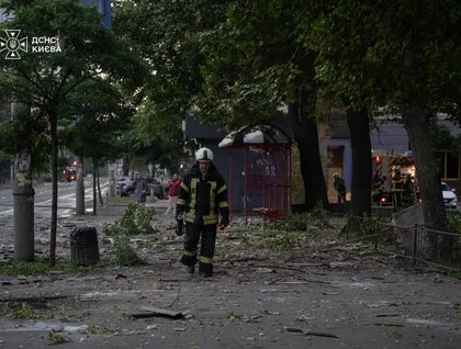 У Києві через ранковий обстріл постраждала людина, а на Київіщині через вечірній — двоє: фото та відео наслідків