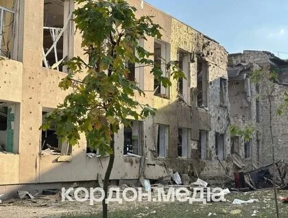У Сумах авіабомба влучила у школу: діти перебували в укритті