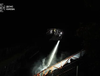 Уночі РФ масовано атакувала Київ: ДСНС публікує фото наслідків пожеж у чотирьох районах столиці