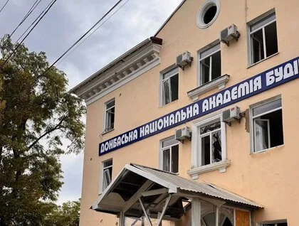 Росіяни вщент знищили управління праці та соціального захисту населення у Краматорську: є поранені