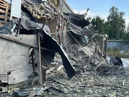 Росія масовано атакувала Суми авіабомбами: шестеро поранених, є багато руйнувань