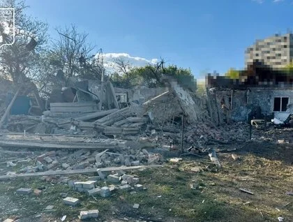 Росія масовано атакувала Суми авіабомбами: шестеро поранених, є багато руйнувань
