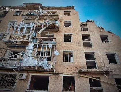 Окупанти атакували багатоповерхівку у Прилуках: четверо загиблих та 20 постраждалих, серед них є діти