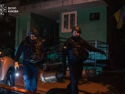 ДСНС показала кадри наслідків удару по багатоповерхівці в Києві: є загиблі та постраждалі