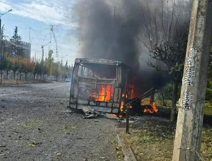 Окупанти обстріляли рейсовий автобус у Краматорську: загинуло 12 людей, є поранені