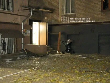 Окупанти вдарили по п’ятиповерхівці в Запоріжжі: є загиблі, під завалами ще можуть перебувати люди