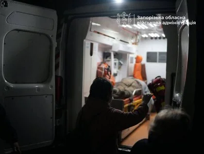 Окупанти вдарили по п’ятиповерхівці в Запоріжжі: є загиблі, під завалами ще можуть перебувати люди