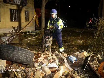 У Харкові відомо про трьох загиблих, пошуки людей тривають: фото та відео з місця удару ракетою по будинку