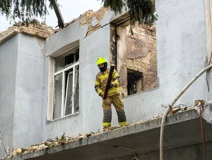 У Рівному вже 25 постраждалих внаслідок удару дрона по університету: фото наслідків
