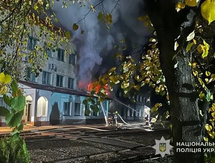 Російський дрон влучив в адміністративну будівлю в Тернополі: фото наслідків