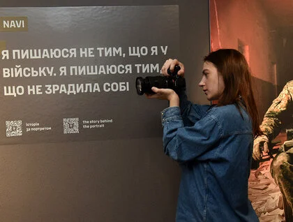 Про війну — власними словами: у Києві відкрили виставку особистих історій військових