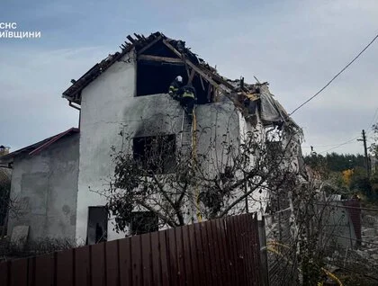 Дрони атакували два райони Київщини: поранено жінку