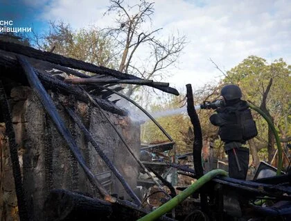 Дрони атакували два райони Київщини: поранено жінку