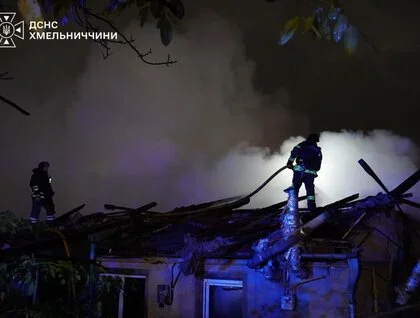 Атака РФ на Хмельниччину: є загиблі та поранені, горять підприємства й будинки
