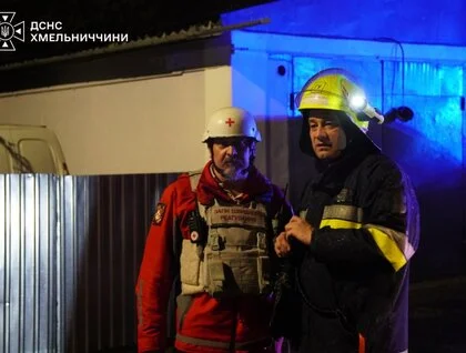 Атака РФ на Хмельниччину: є загиблі та поранені, горять підприємства й будинки