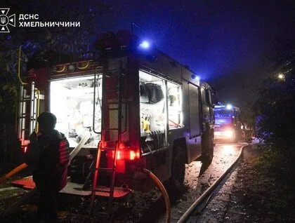 Атака РФ на Хмельниччину: є загиблі та поранені, горять підприємства й будинки