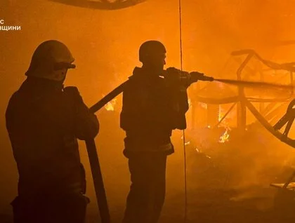 Удар по виробничо-складській будівлі на Київщині: є загиблі та постраждалі