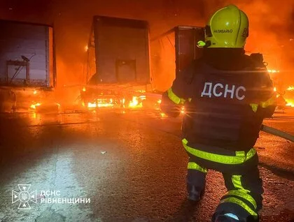 Російські війська атакували підприємство на Рівненщині: загинула людина, сталася пожежа