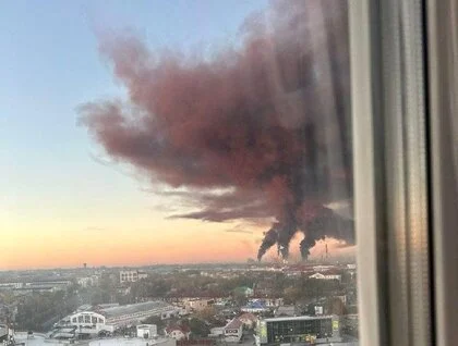 У РФ після атаки дронів горить Новокуйбишевський НПЗ: відео
