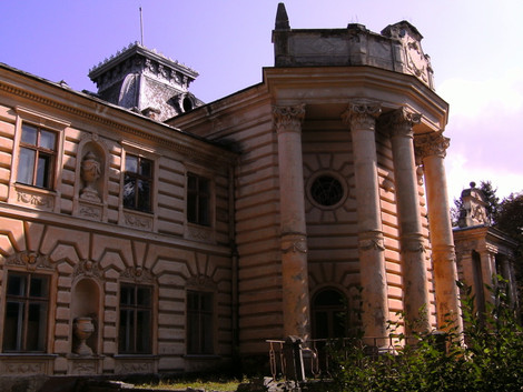 Дворец графа Станислава Бадени в поселке Коропец на Тернопольщине